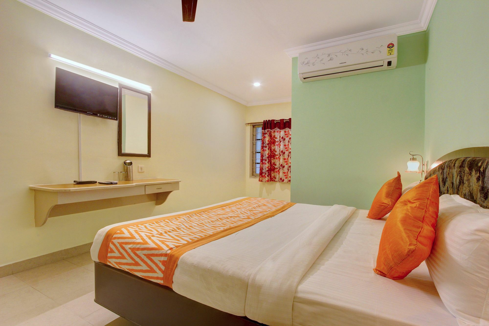 Oyo 10596 Hotel Indu Hyderabad Exterior foto